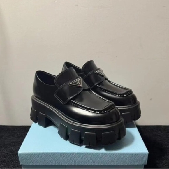 Meet the Posher Shoes - 💡💡💡Prada Women Loafers (Black)